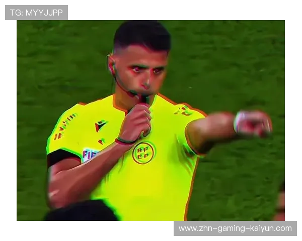 羽毛球教练怒指弟子